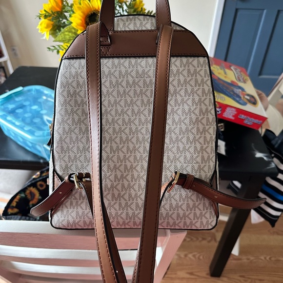 Brand new MK backpack purse! Purchased on 11/17/23 l. Receipt proof attached. - Picture 2 of 5